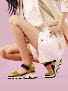 Sorel Women's Dioxide Gold Black Kinetic Impact Platform Sandals Size US 10